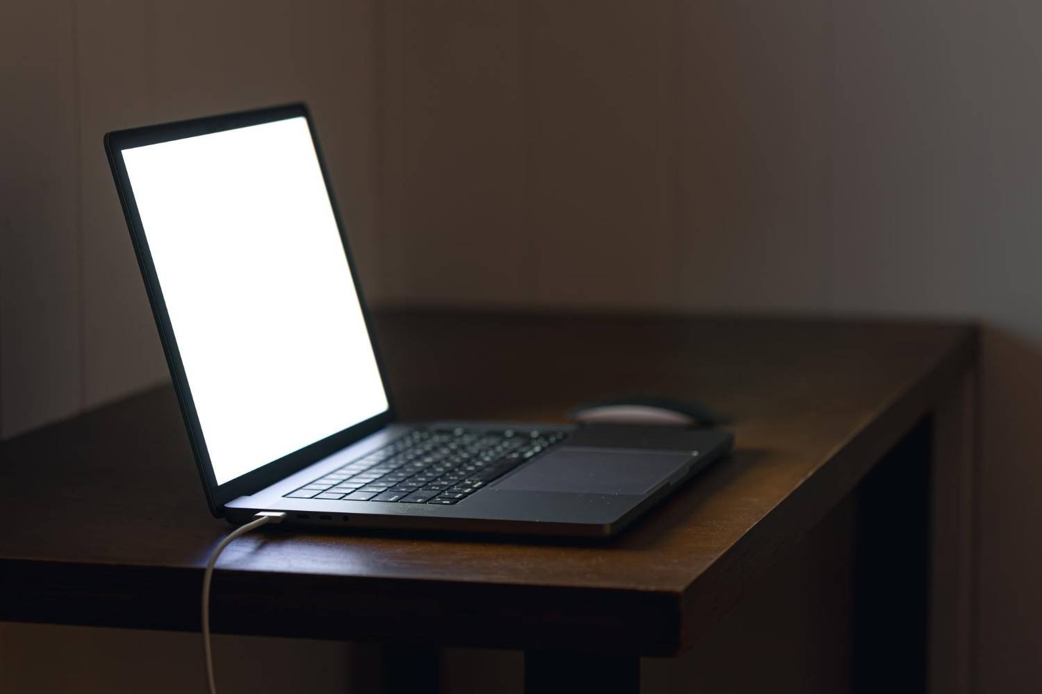 posso deixar o notebook sempre ligado na tomada