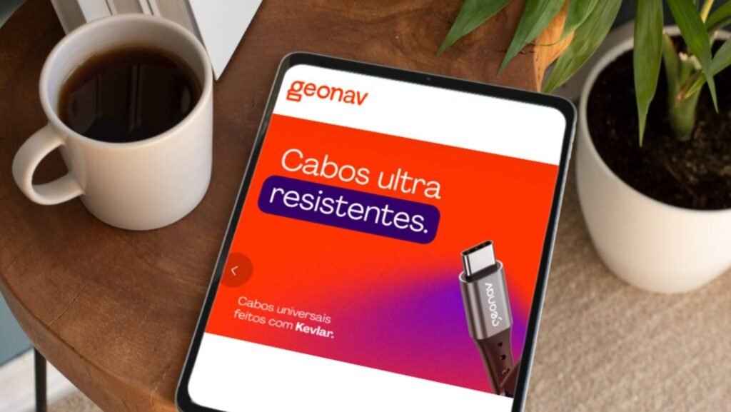 Cabo Geonav é Bom? Imagem do site Geonav num tablet.